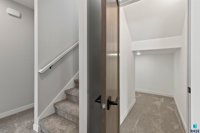 2205 S Red Oak Ave Avenue, Sioux Falls, SD 57110