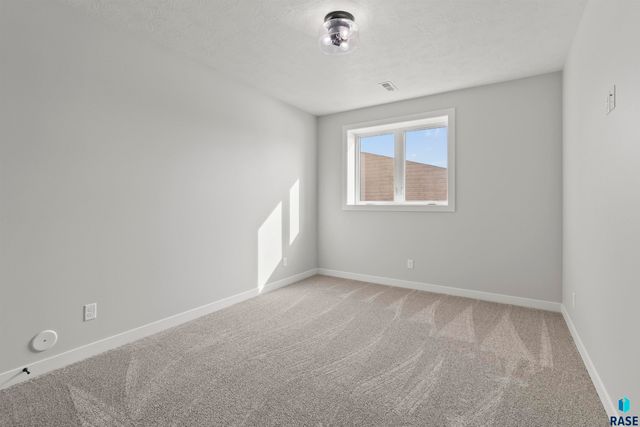 2205 S Red Oak Ave Avenue, Sioux Falls, SD 57110