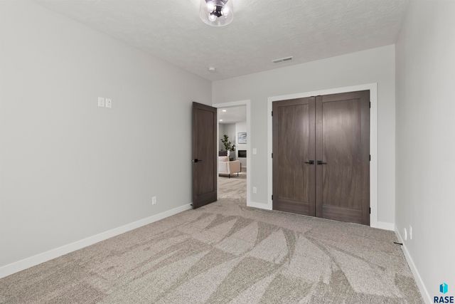 2205 S Red Oak Ave Avenue, Sioux Falls, SD 57110