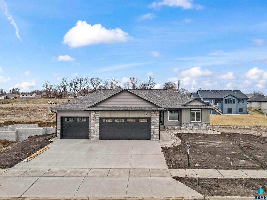 2205 S Red Oak Ave Avenue, Sioux Falls, SD 57110