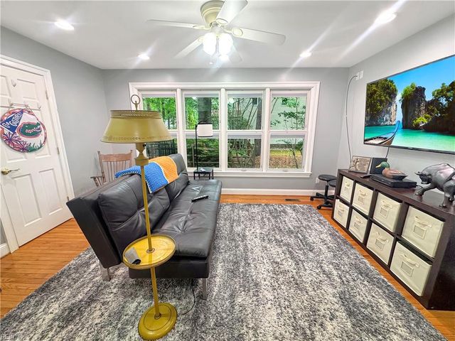 32 Valmoore DR, Poquoson, VA 23662