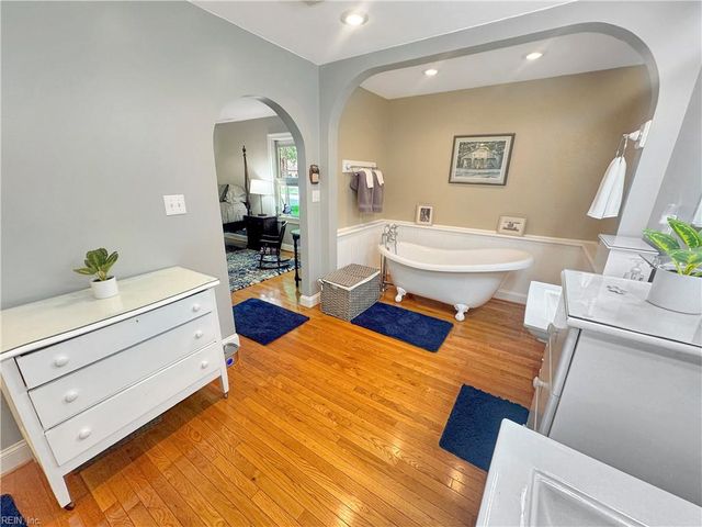 32 Valmoore DR, Poquoson, VA 23662