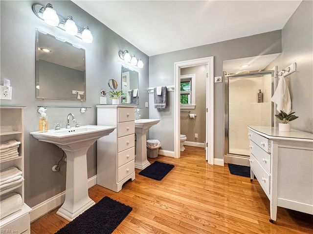 32 Valmoore DR, Poquoson, VA 23662