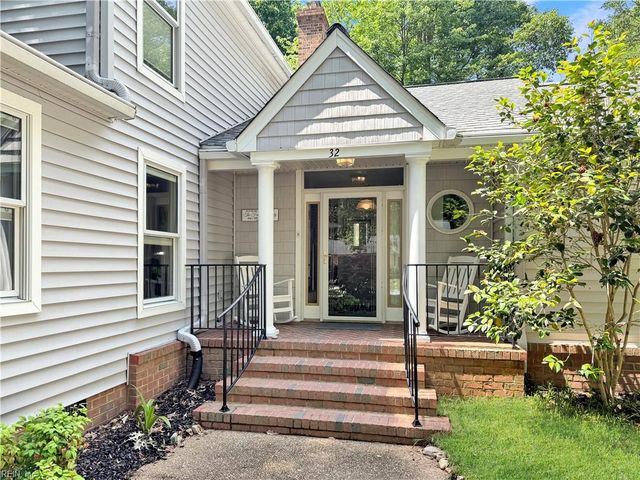 32 Valmoore DR, Poquoson, VA 23662