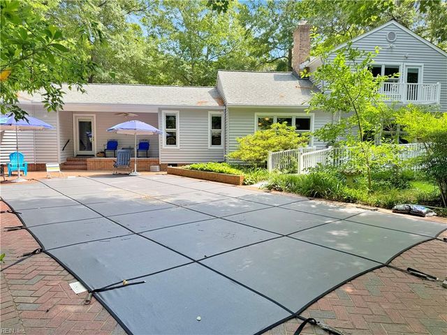 32 Valmoore DR, Poquoson, VA 23662