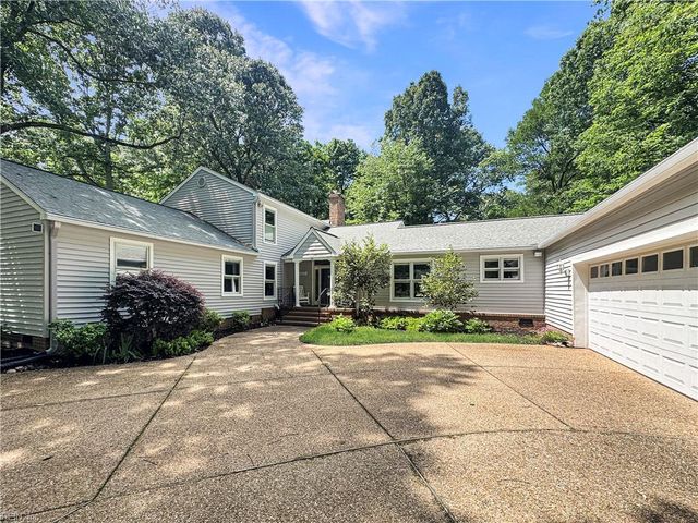 32 Valmoore DR, Poquoson, VA 23662