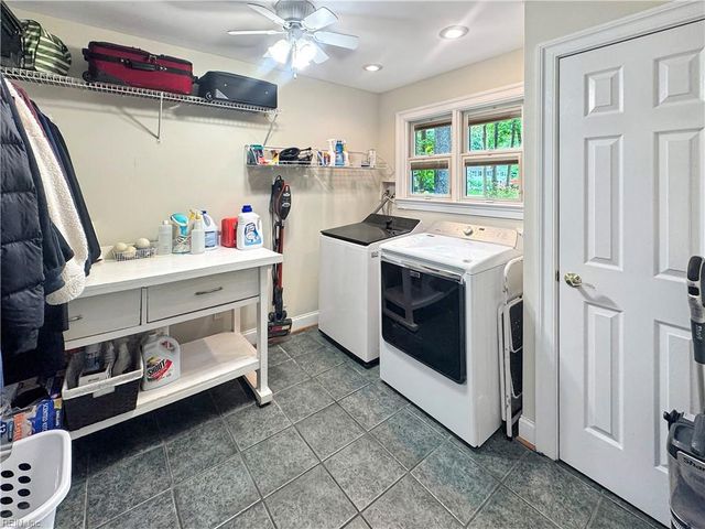 32 Valmoore DR, Poquoson, VA 23662