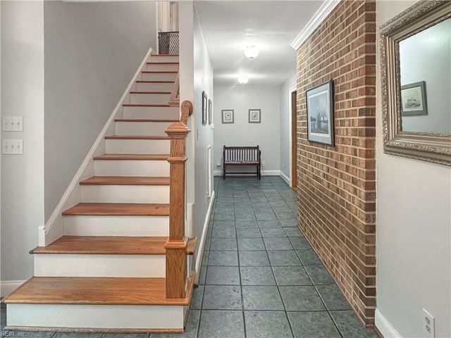 32 Valmoore DR, Poquoson, VA 23662