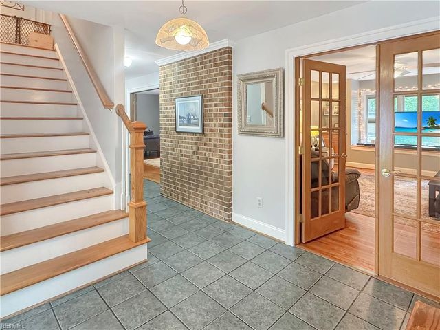 32 Valmoore DR, Poquoson, VA 23662