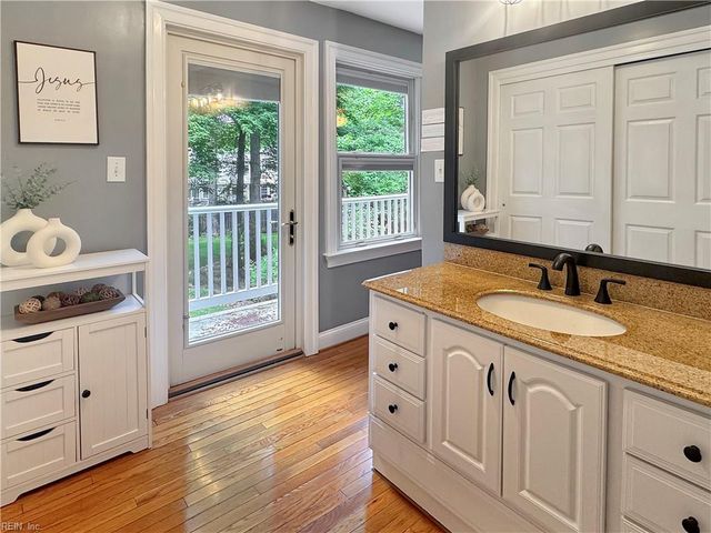 32 Valmoore DR, Poquoson, VA 23662