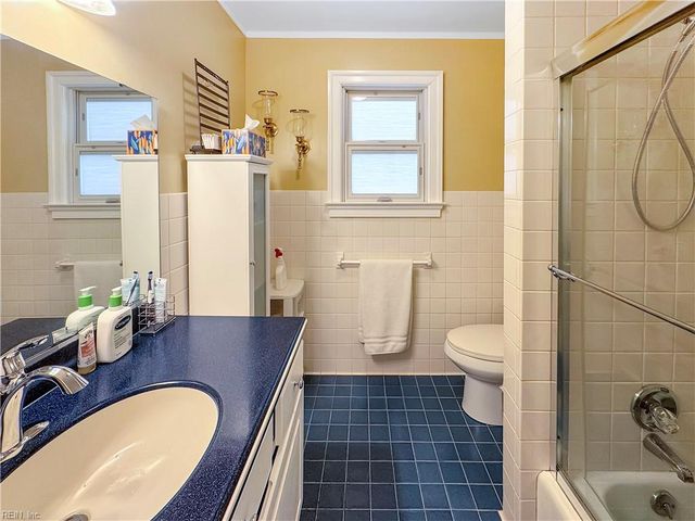 32 Valmoore DR, Poquoson, VA 23662