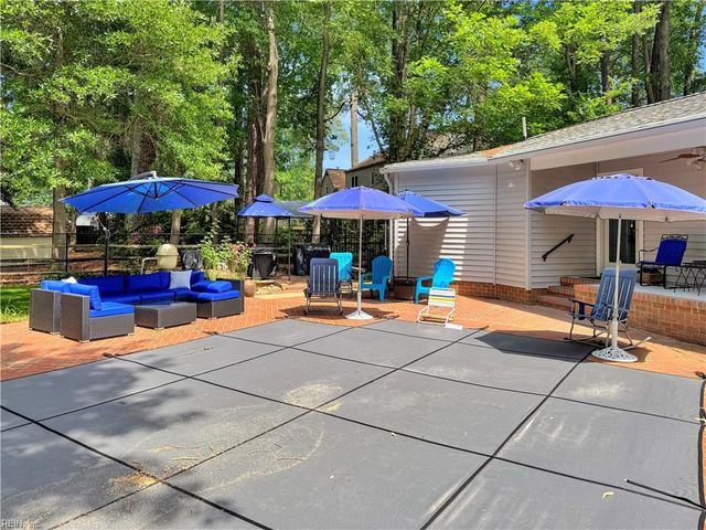 32 Valmoore DR, Poquoson, VA 23662