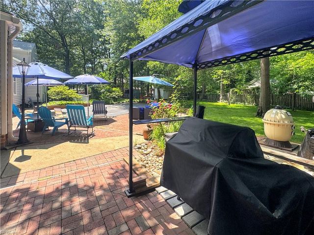 32 Valmoore DR, Poquoson, VA 23662