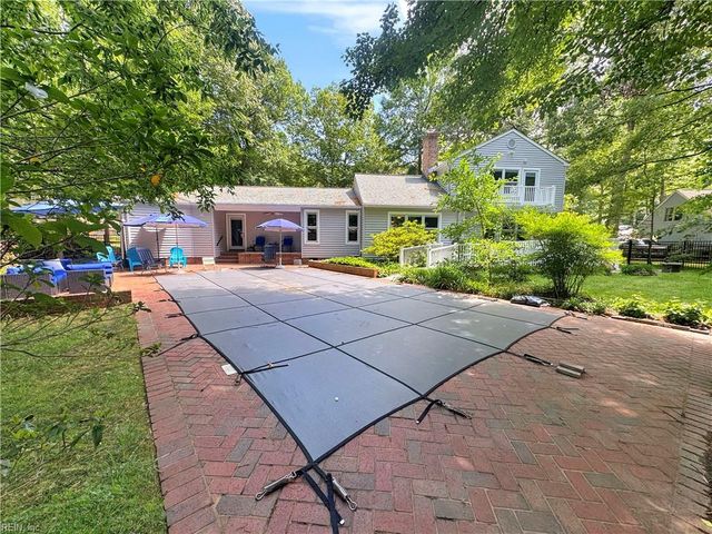 32 Valmoore DR, Poquoson, VA 23662