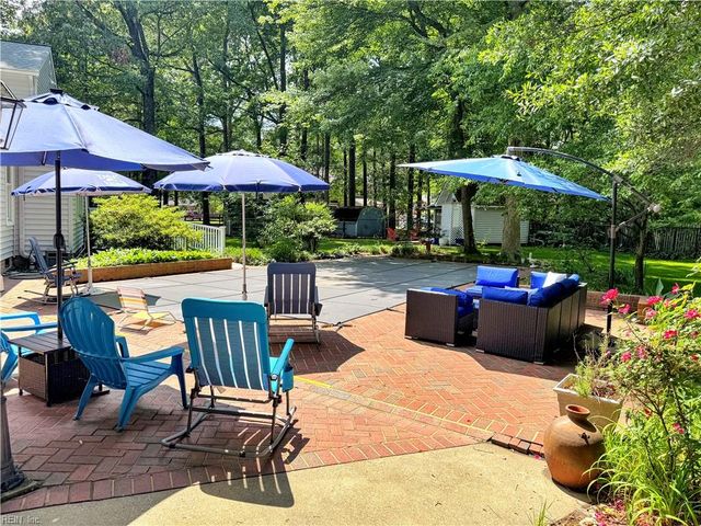 32 Valmoore DR, Poquoson, VA 23662