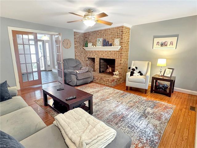 32 Valmoore DR, Poquoson, VA 23662