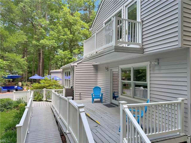 32 Valmoore DR, Poquoson, VA 23662