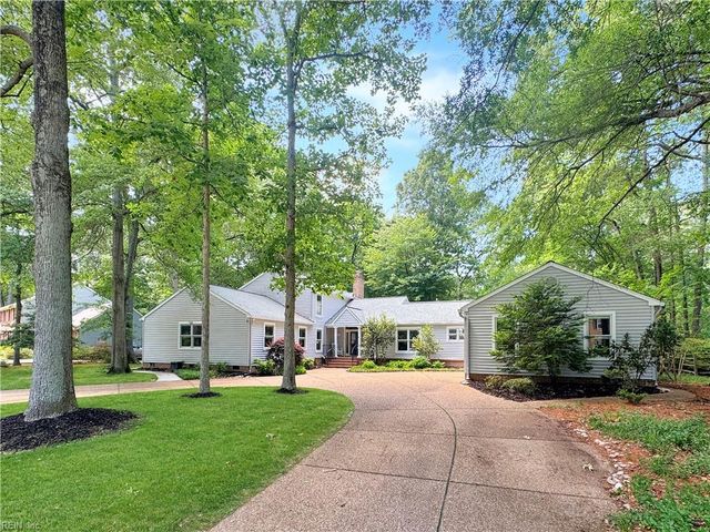 32 Valmoore DR, Poquoson, VA 23662