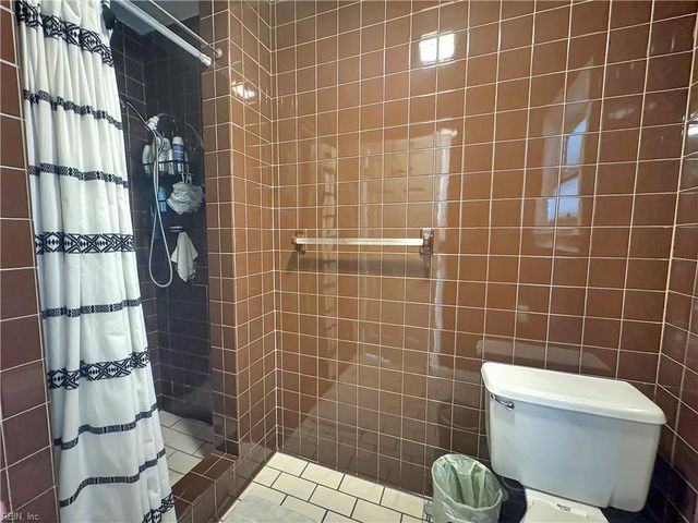 32 Valmoore DR, Poquoson, VA 23662