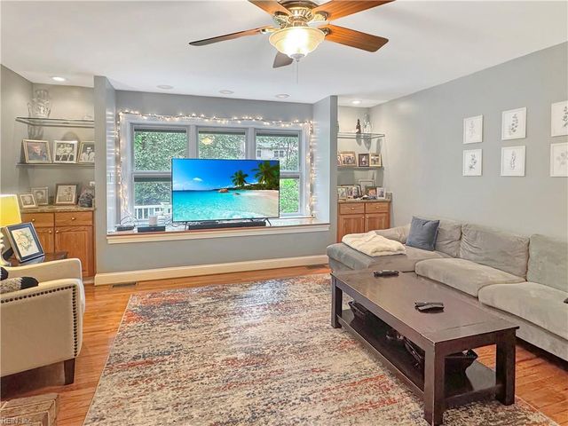 32 Valmoore DR, Poquoson, VA 23662