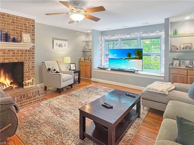 32 Valmoore DR, Poquoson, VA 23662