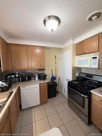 16901 Wilson Avenue, Eastpointe, MI 48021