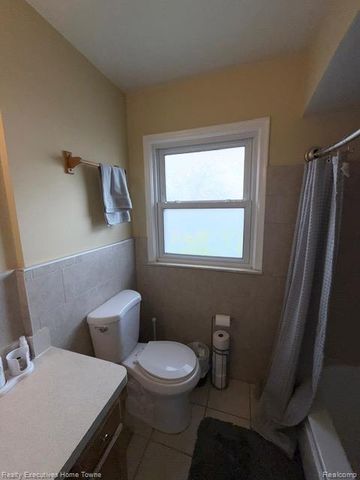 16901 Wilson Avenue, Eastpointe, MI 48021