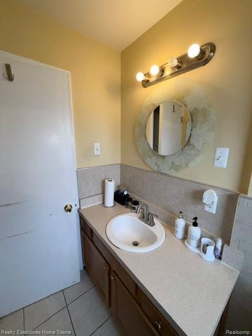 16901 Wilson Avenue, Eastpointe, MI 48021