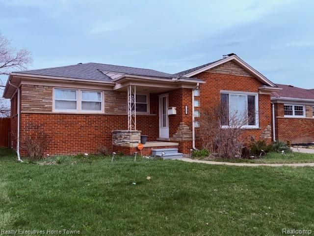 16901 Wilson Avenue, Eastpointe, MI 48021