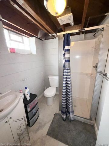 16901 Wilson Avenue, Eastpointe, MI 48021