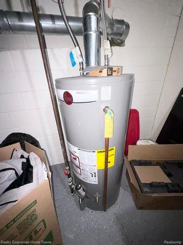 16901 Wilson Avenue, Eastpointe, MI 48021