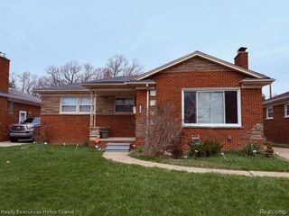 16901 Wilson Avenue, Eastpointe, MI 48021