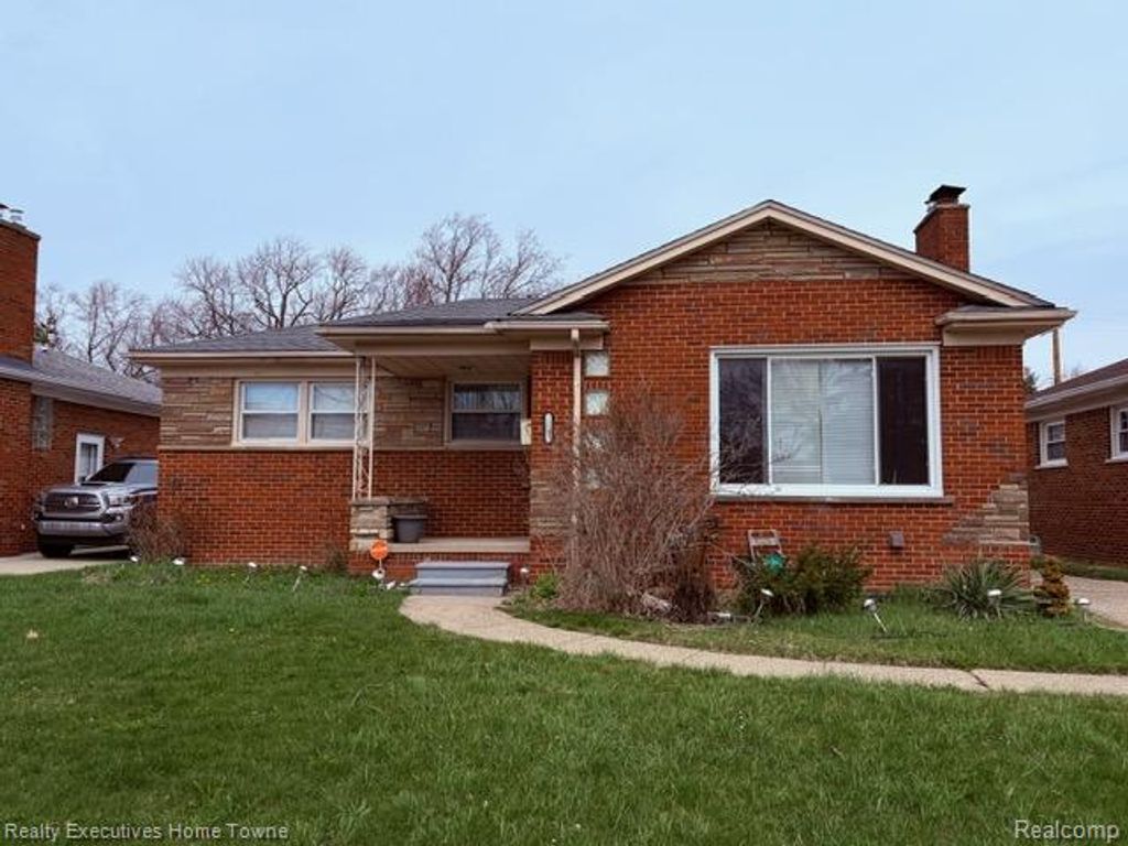 16901 Wilson Avenue, Eastpointe, MI 48021