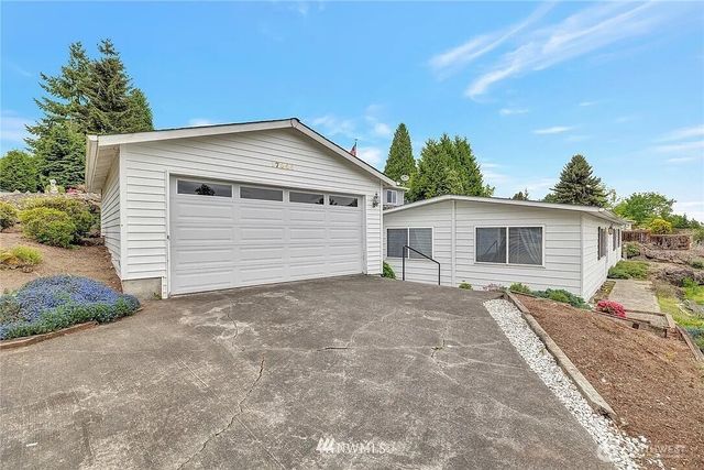 17044 Woodcrest Drive NE, Bothell, WA 98011