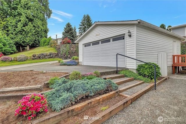 17044 Woodcrest Drive NE, Bothell, WA 98011