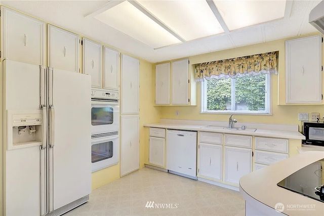 17044 Woodcrest Drive NE, Bothell, WA 98011