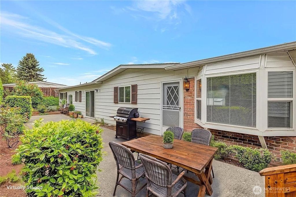 17044 Woodcrest Drive NE, Bothell, WA 98011