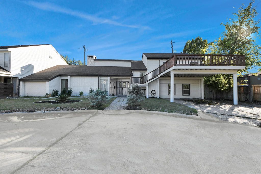 10743 Boardwalk Street, Houston, TX 77042