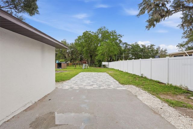 2602 WESTSIDE DRIVE, Leesburg, FL 34748