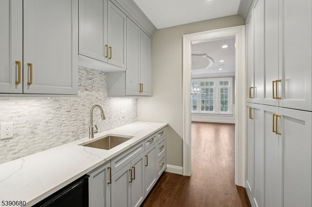 368 Hartshorn Dr, Millburn Twp., NJ 07078