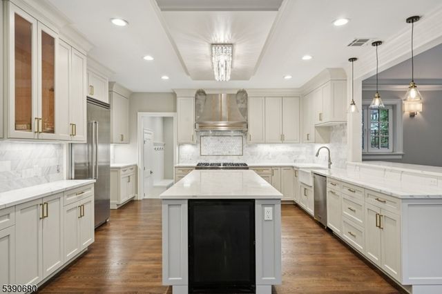 368 Hartshorn Dr, Millburn Twp., NJ 07078