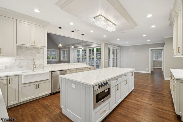 368 Hartshorn Dr, Millburn Twp., NJ 07078