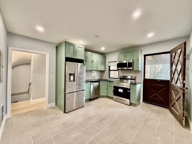 15 Berwick St 15, Melrose, MA 02176