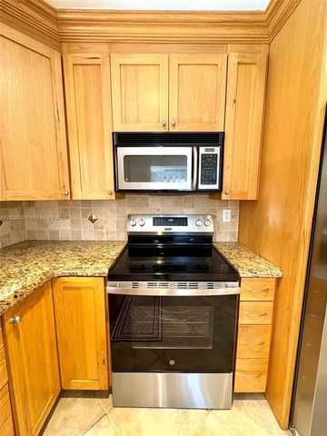 9833 NW 5th Court, Plantation, FL 33324
