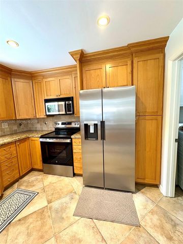 9833 NW 5th Court, Plantation, FL 33324