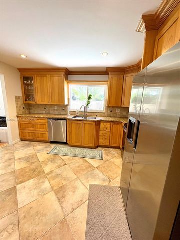 9833 NW 5th Court, Plantation, FL 33324