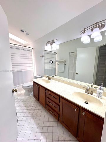 9833 NW 5th Court, Plantation, FL 33324