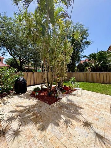 9833 NW 5th Court, Plantation, FL 33324