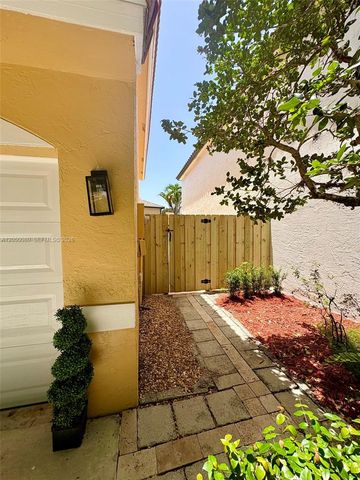 9833 NW 5th Court, Plantation, FL 33324