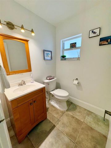 9833 NW 5th Court, Plantation, FL 33324